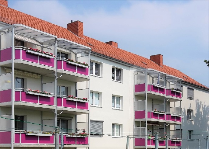 Erdgeschosswohnung mit Balkon und Dusche: 