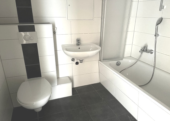 Bad mit Wanne